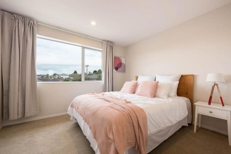 Photo of property in 25/11 Ray Small Drive, Papakura, 2110