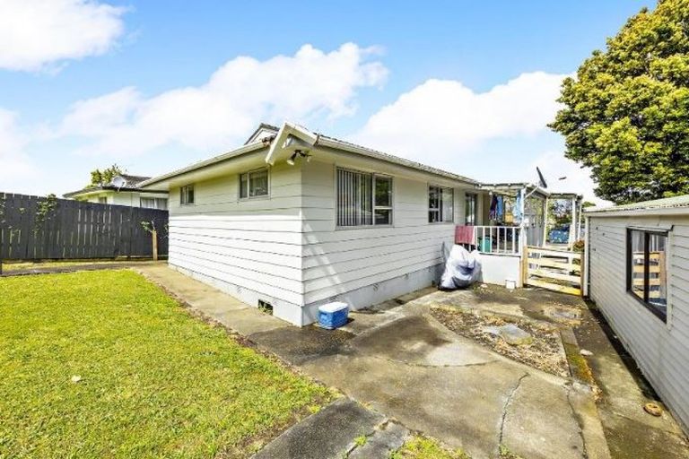 Photo of property in 14 Frobisher Way, Clendon Park, Auckland, 2103