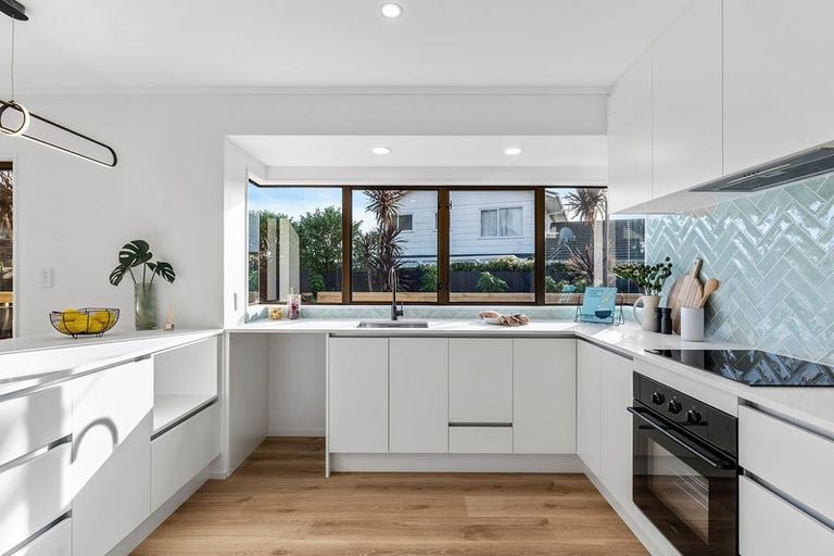 Photo of property in 5 Raddock Place, Farm Cove, Auckland, 2012