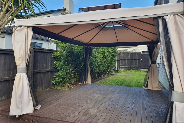 Photo of property in 79 Mt Lebanon Crescent, The Gardens, Auckland, 2105