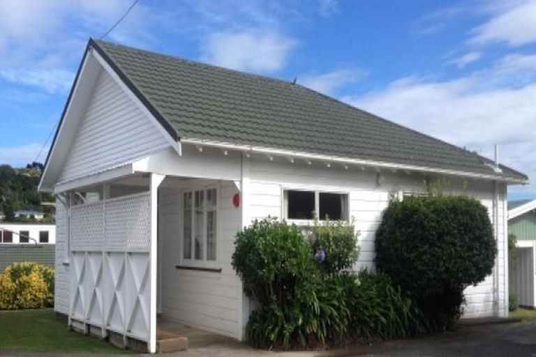 Photo of property in 5 Glen Alton Avenue, Paparangi, Wellington, 6037