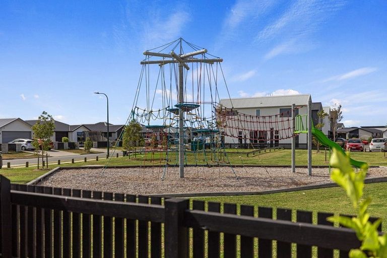 Photo of property in 3 Crest Way, Papamoa, 3118