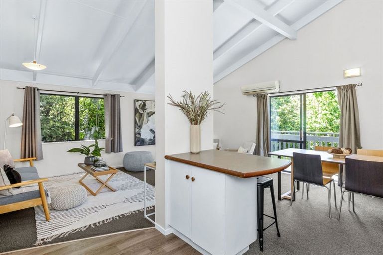 Photo of property in 84 Milton Road, Bluff Hill, Napier, 4110