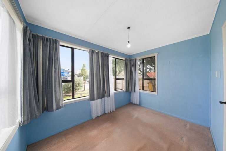 Photo of property in 38 Range View Road, Mount Albert, Auckland, 1025