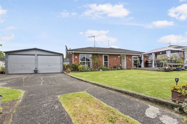 Photo of property in 7 Woodman Place, West Harbour, Auckland, 0618