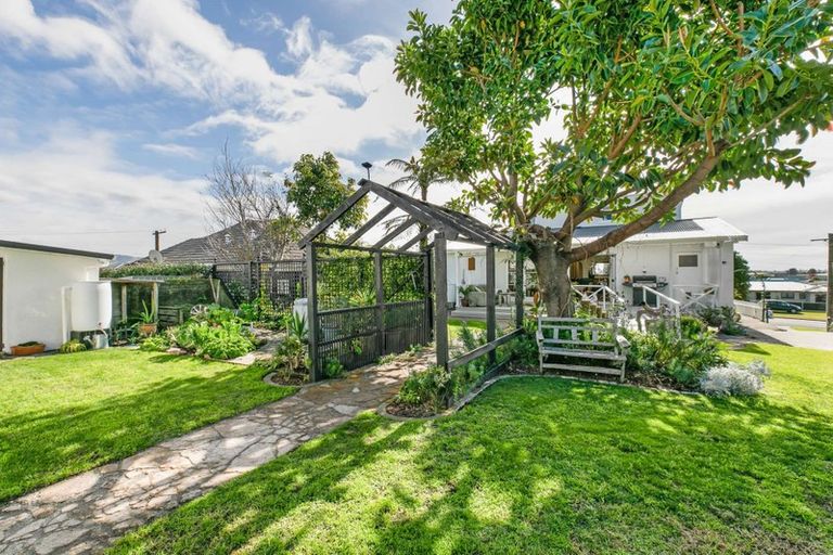 Photo of property in 30 Queen Street, Te Puke, 3119