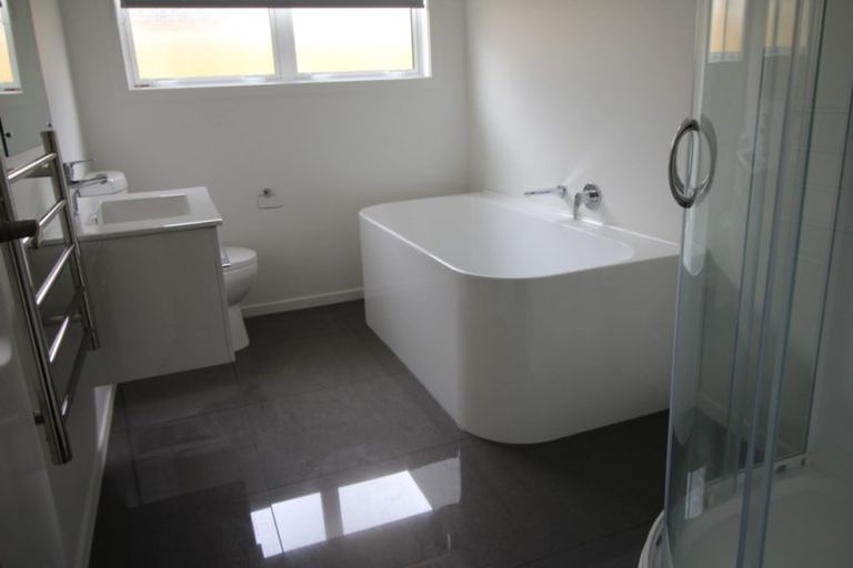 Photo of property in 13 Sutherland Crescent, Westbrook, Palmerston North, 4412