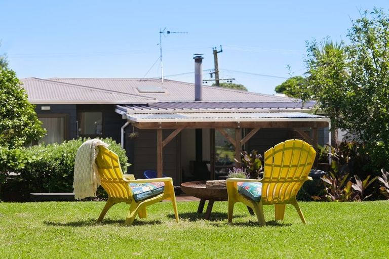 Photo of property in 21 Dale Road, Raumati South, Paraparaumu, 5032