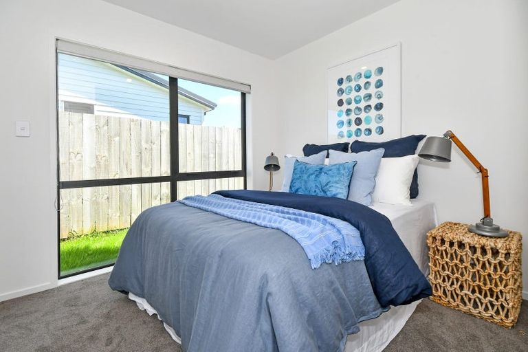 Photo of property in 11 Poutawa Lane, Clarks Beach, 2122