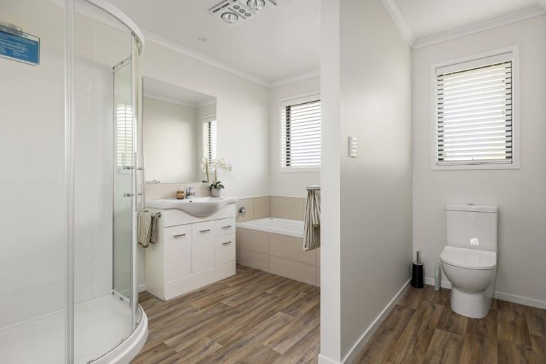 Photo of property in 302 Ballintoy Park Drive, Welcome Bay, Tauranga, 3175