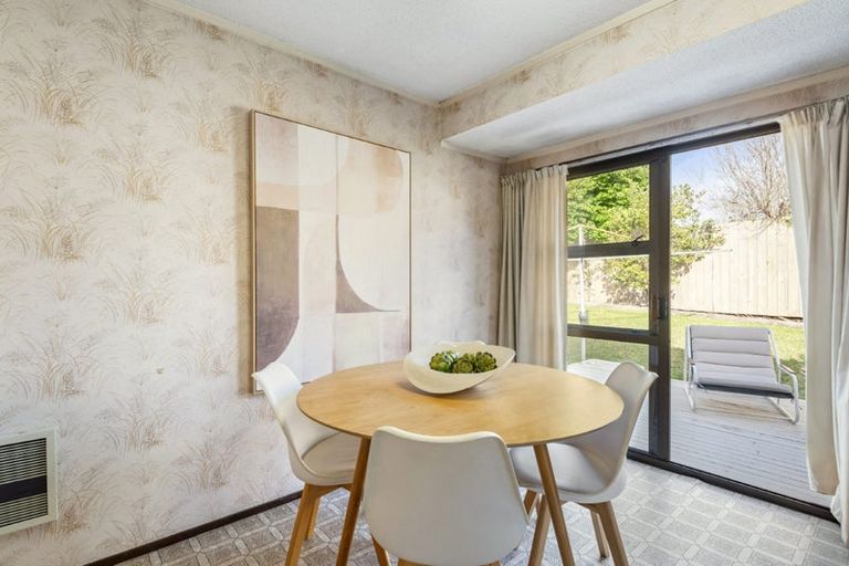 Photo of property in 4 Mosman Place, Chatswood, Auckland, 0626