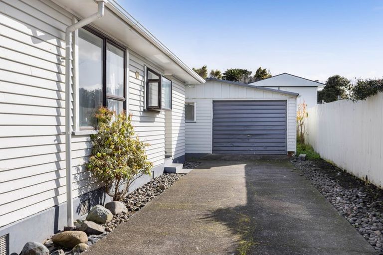 Photo of property in 10 Ramanui Avenue, Hawera, 4610