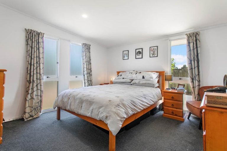 Photo of property in 1/9 Poinsettia Place, Henderson, Auckland, 0610
