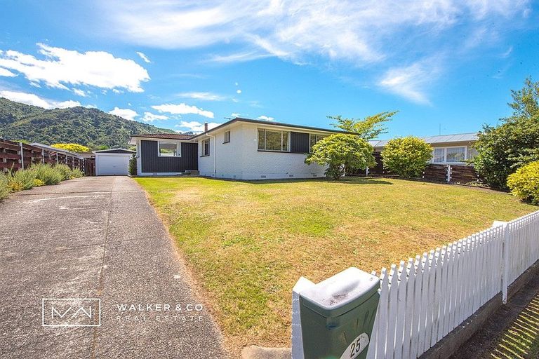 Photo of property in 25 California Drive, Totara Park, Upper Hutt, 5018