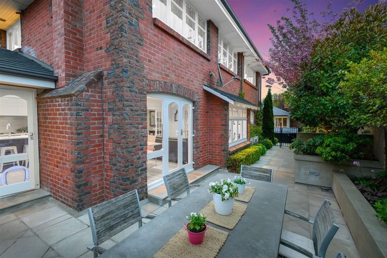 Photo of property in 168 Fendalton Road, Fendalton, Christchurch, 8052