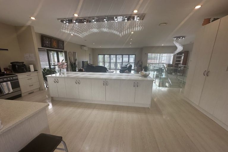 Photo of property in 26 Midhurst Avenue, Henderson, Auckland, 0612