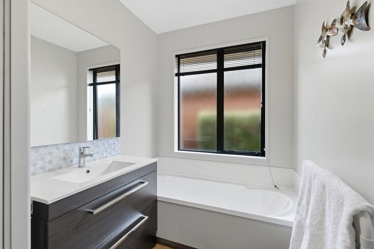 Photo of property in 1/5 Jadewynn Place, Halswell, Christchurch, 8025