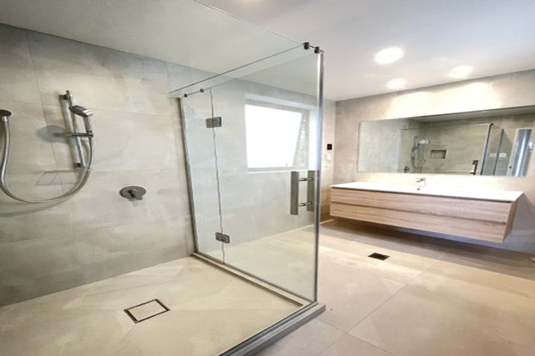 Photo of property in 8/105 Hobsonville Road, West Harbour, Auckland, 0618