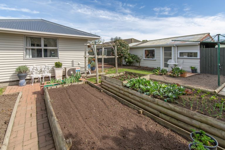 Photo of property in 12 Cranbrook Avenue, Burnside, Christchurch, 8053