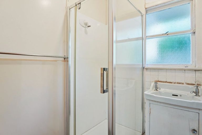 Photo of property in 1/9 Moana Avenue, Belmont, Auckland, 0622