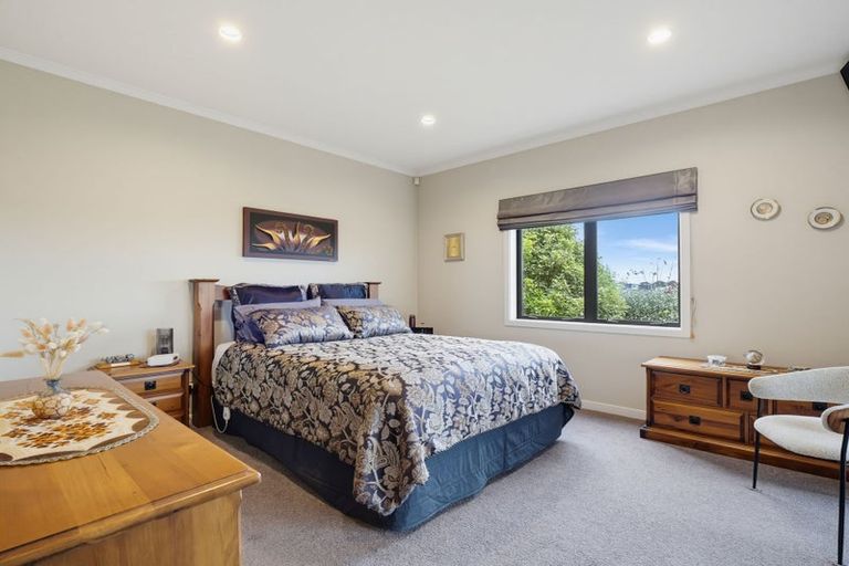 Photo of property in 71 Ruapehu Drive, Fitzherbert, Palmerston North, 4410