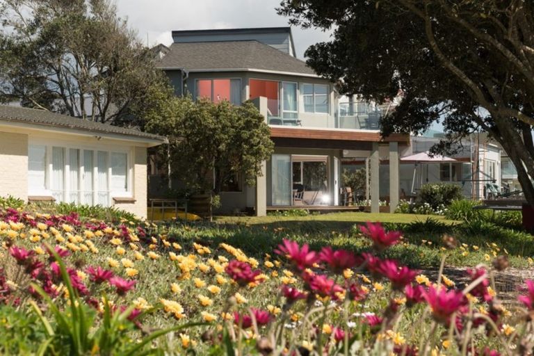 Photo of property in 131 Karewa Parade, Papamoa Beach, Papamoa, 3118