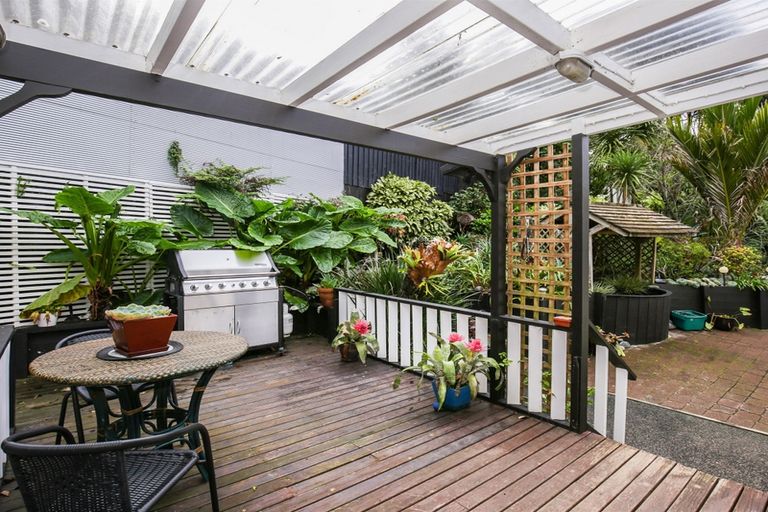 Photo of property in 5 Autumn Avenue, Glen Eden, Auckland, 0602