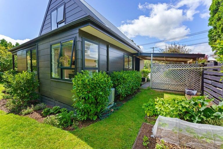 Photo of property in 3 Henare Street, Waikanae Beach, Waikanae, 5036