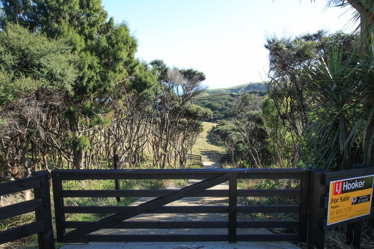 Photo of property in 1638 Whaanga Road, Raglan, 3296