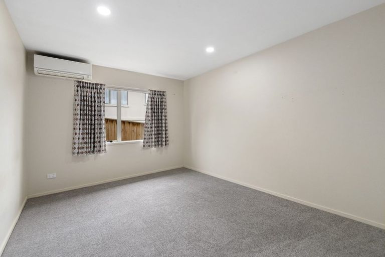 Photo of property in 22 Kinleith Way, Albany, Auckland, 0632