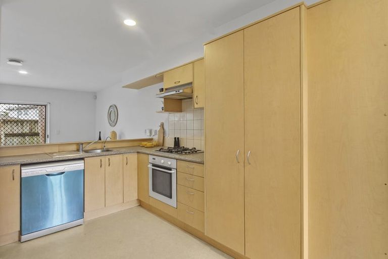 Photo of property in 2/23 Charlenne Close, Ranui, Auckland, 0612