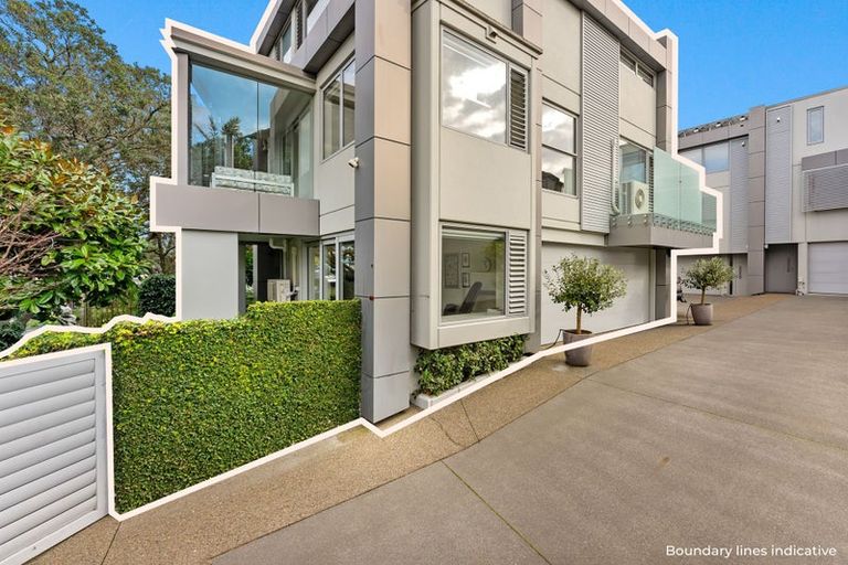 Photo of property in Montrose Villas, 441c Beach Road, Mairangi Bay, Auckland, 0630