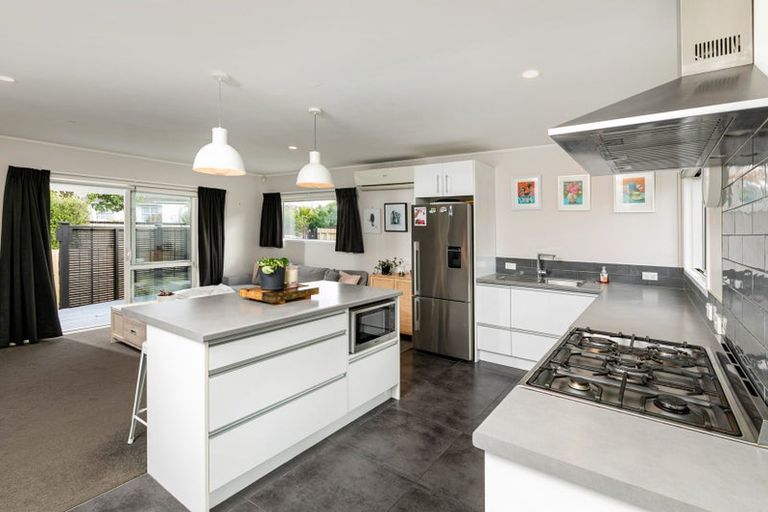 Photo of property in 1 Luanda Drive, Ranui, Auckland, 0612