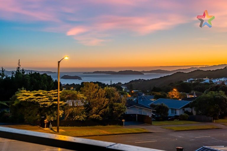 Photo of property in 239 Dowse Drive, Maungaraki, Lower Hutt, 5010