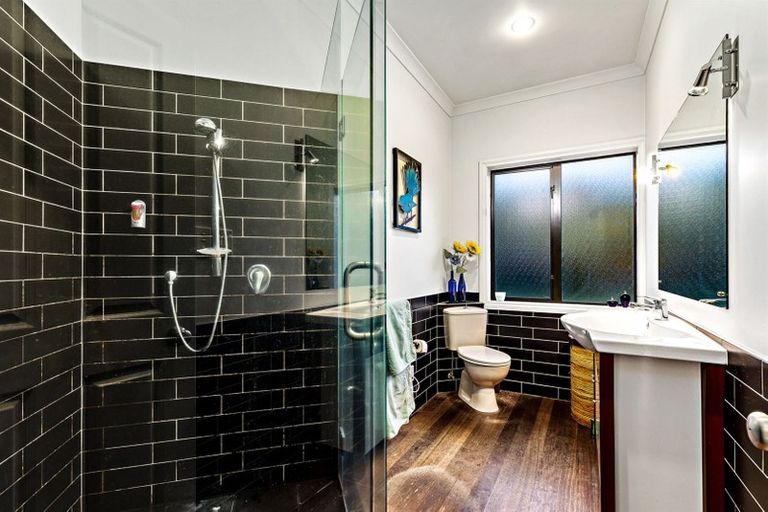 Photo of property in 157e Colwill Road, Massey, Auckland, 0614