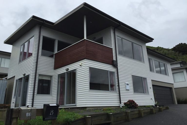 Photo of property in 23 Tamworth Crescent, Newlands, Wellington, 6037