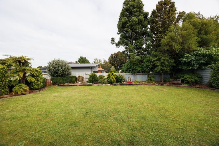 Photo of property in 17 Tilbury Avenue, Hokowhitu, Palmerston North, 4410