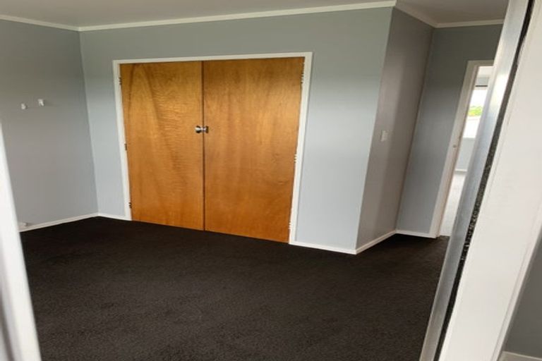 Photo of property in 2/65 Cliff View Drive, Green Bay, Auckland, 0604