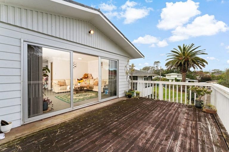 Photo of property in 4 Palmer Avenue, Glen Eden, Auckland, 0602