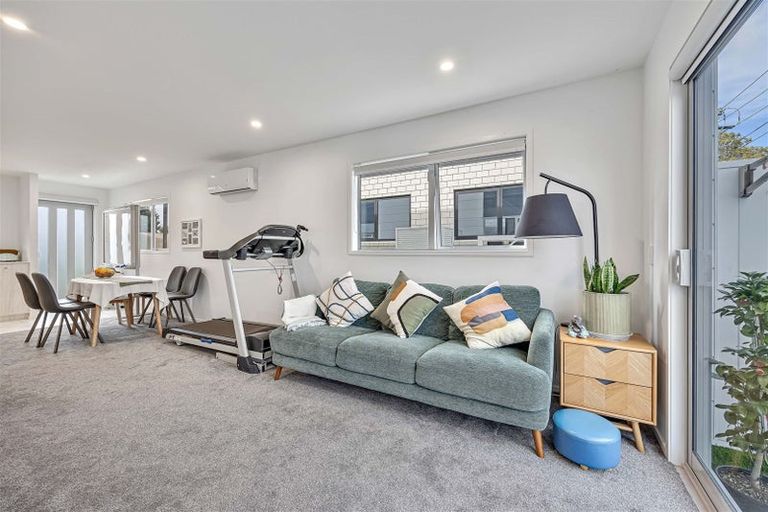 Photo of property in 3/21 Titoki Street, Te Atatu Peninsula, Auckland, 0610