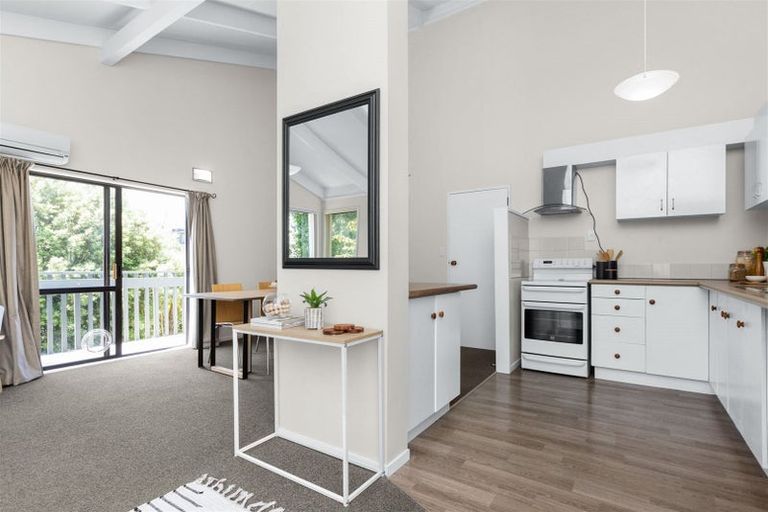 Photo of property in 84 Milton Road, Bluff Hill, Napier, 4110