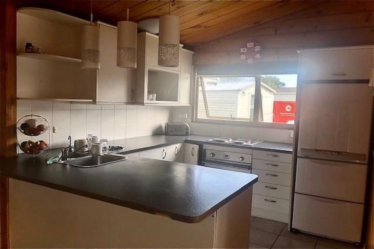 Property details for 18 Gibbons Road, Weymouth, Auckland, 2103