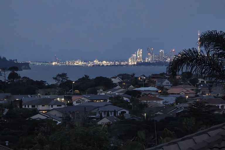 Photo of property in 12 Westergrove Place, West Harbour, Auckland, 0618