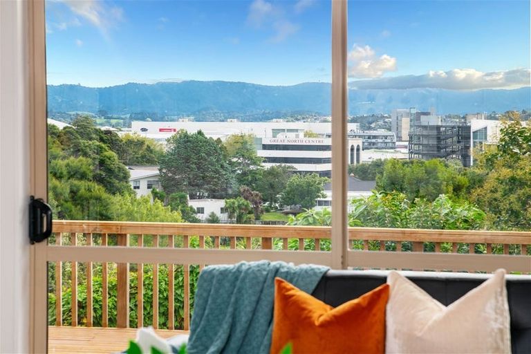 Photo of property in 21 Tudor Road, Henderson, Auckland, 0610