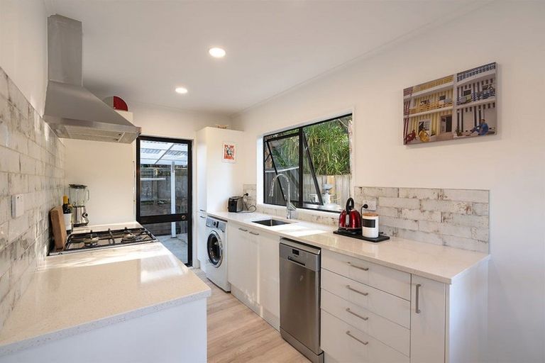 Photo of property in 28a Eatwell Avenue, Paraparaumu Beach, Paraparaumu, 5032