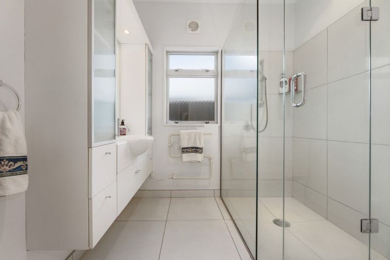 Photo of property in 142 North Parade, Richmond, Christchurch, 8013