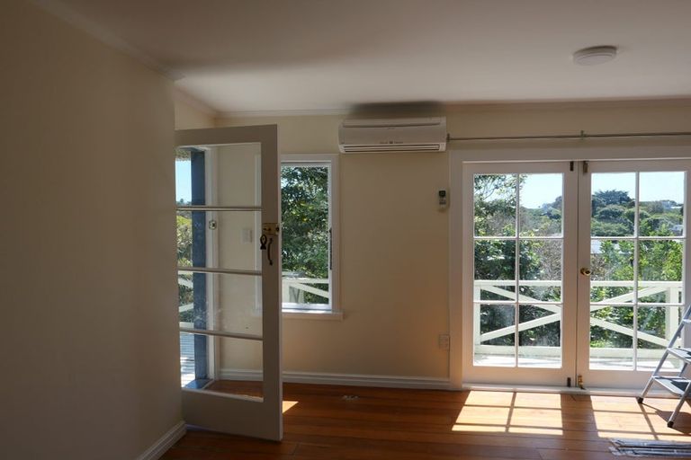 Photo of property in 21 Tiromoana Road, Raumati South, Paraparaumu, 5032