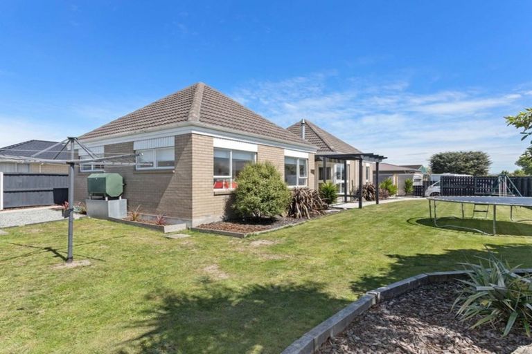 Photo of property in 34 Inwoods Road, Parklands, Christchurch, 8083