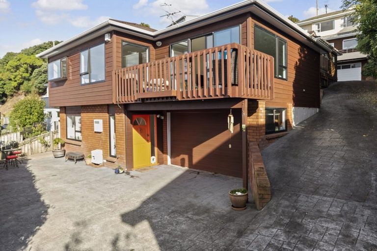 Photo of property in 2/378 Evans Bay Parade, Hataitai, Wellington, 6021