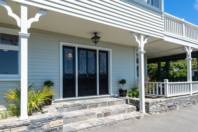 Photo of property in 108 Moncks Spur Road, Redcliffs, Christchurch, 8081